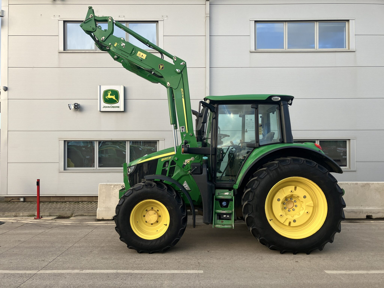 John Deere 6120M - Трактор: фото 2 John Deere 6120M - Трактор: фото 2