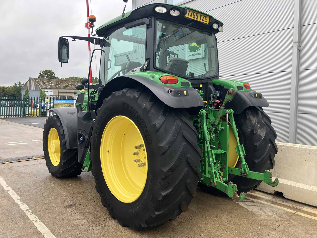 John Deere 6155R - Трактор: фото 3 John Deere 6155R - Трактор: фото 3