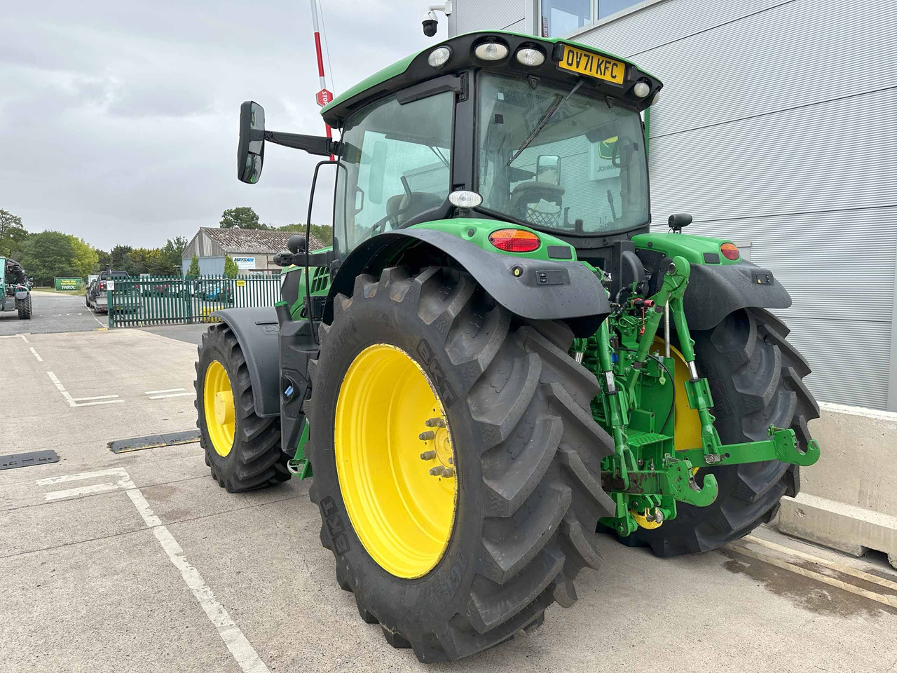 John Deere 6155R - Трактор: фото 2 John Deere 6155R - Трактор: фото 2