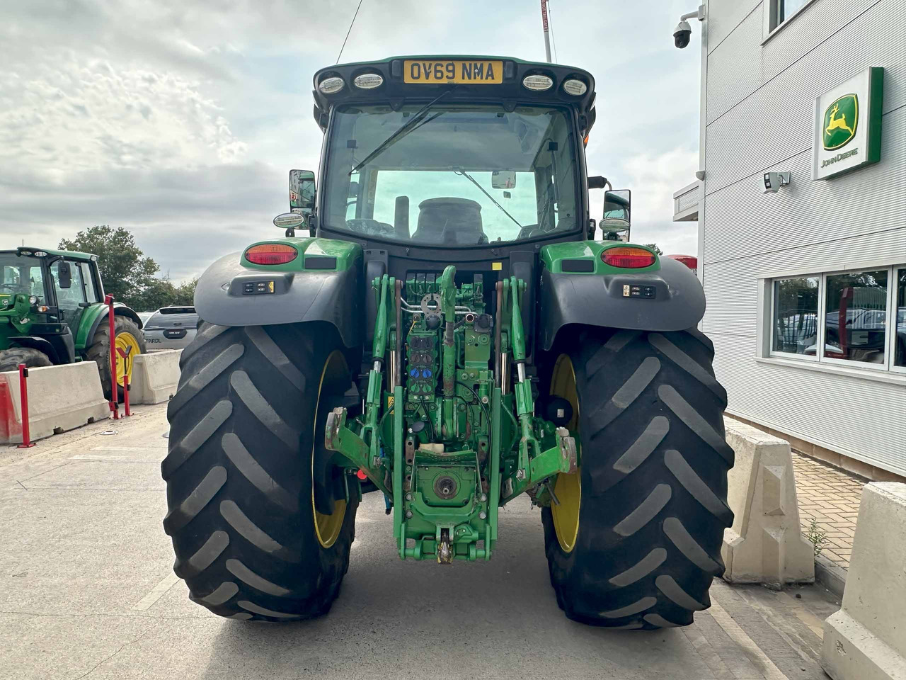 John Deere 6155R - Трактор: фото 4 John Deere 6155R - Трактор: фото 4