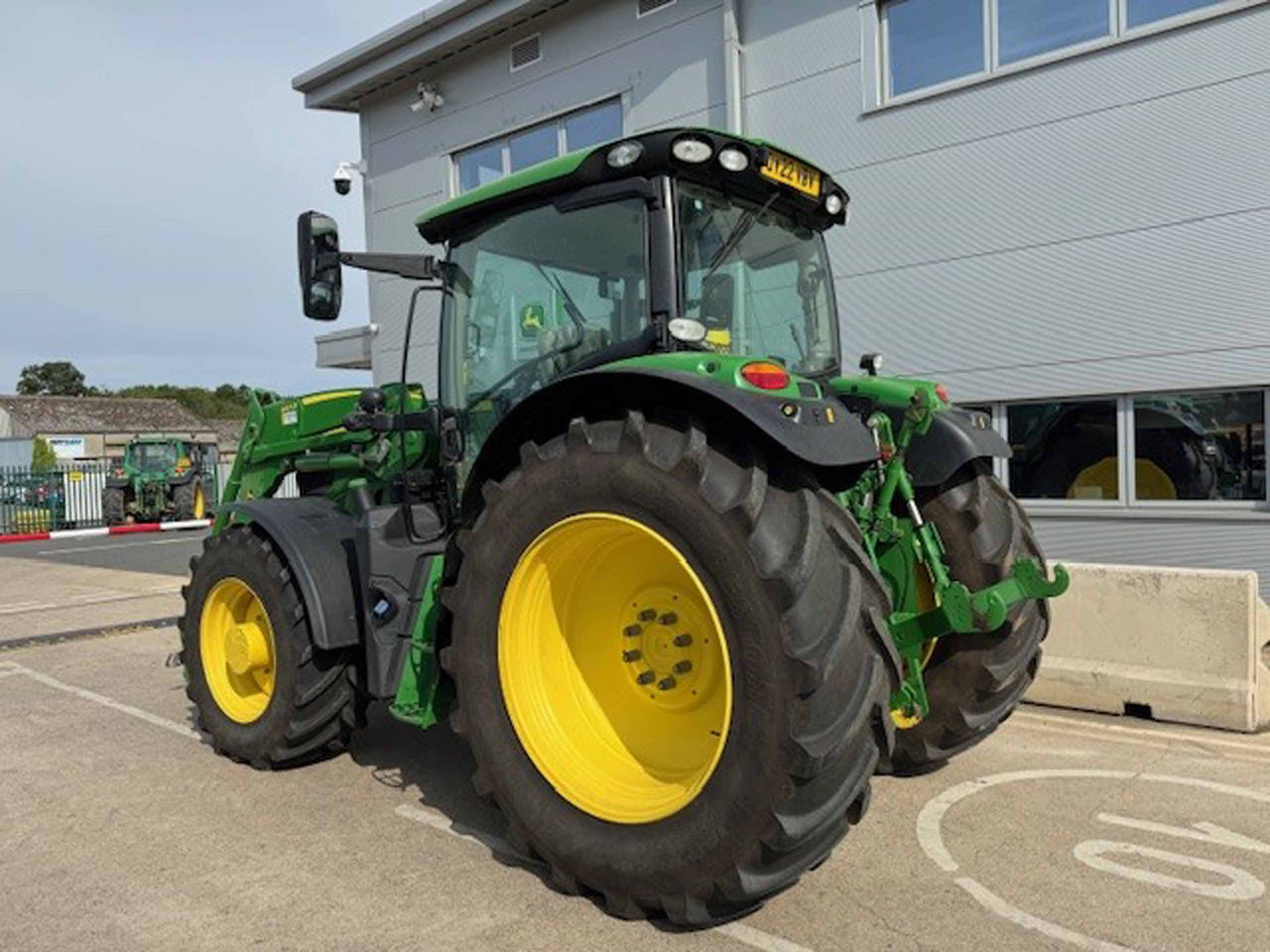Трактор John Deere 6155R: фото 15