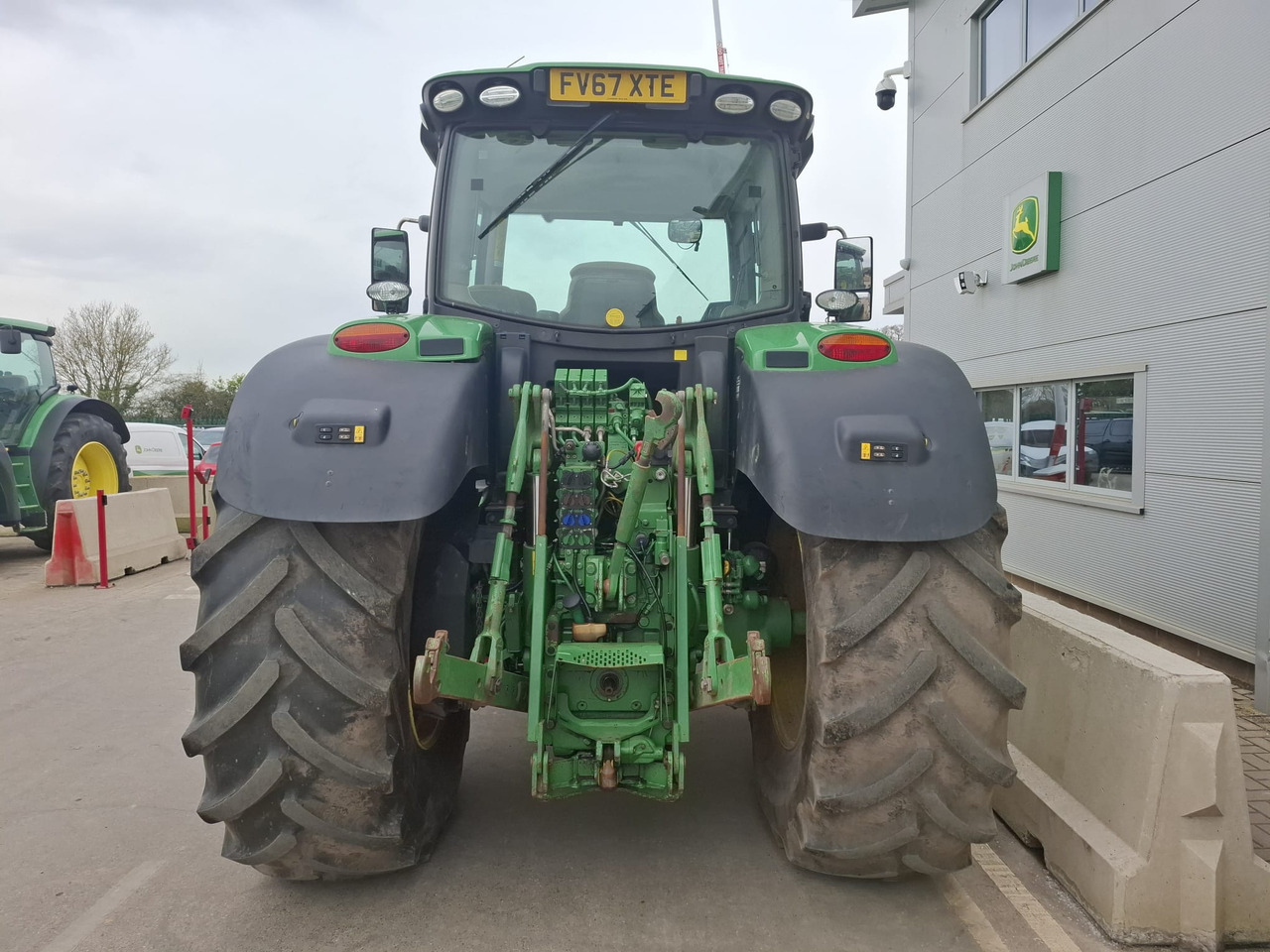 John Deere 6215R - Трактор: фото 4 John Deere 6215R - Трактор: фото 4