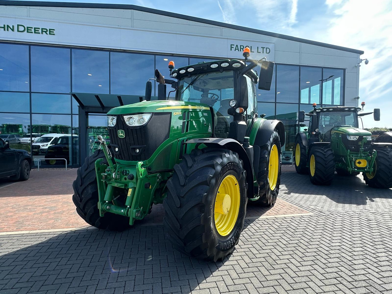 John Deere 6250R - Трактор: фото 1 John Deere 6250R - Трактор: фото 1