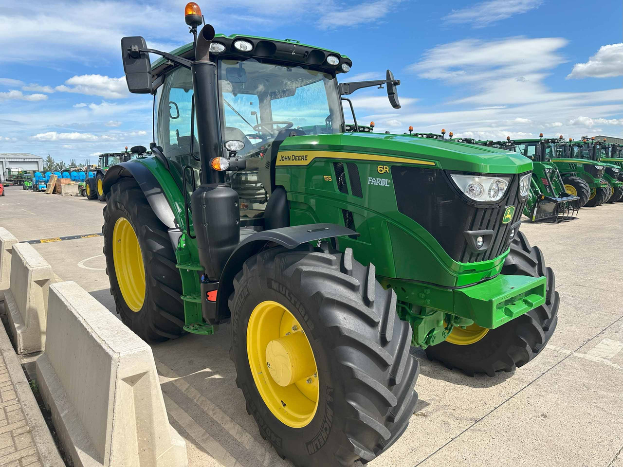 John Deere 6R 155 - Трактор: фото 1 John Deere 6R 155 - Трактор: фото 1