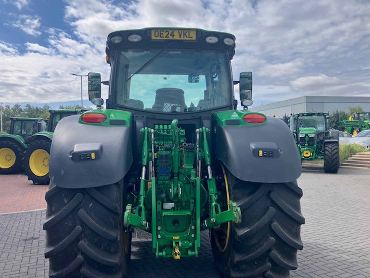 John Deere 6R 155 - Трактор: фото 5 John Deere 6R 155 - Трактор: фото 5