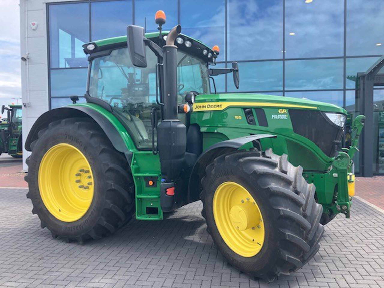 John Deere 6R 155 - Трактор: фото 2 John Deere 6R 155 - Трактор: фото 2