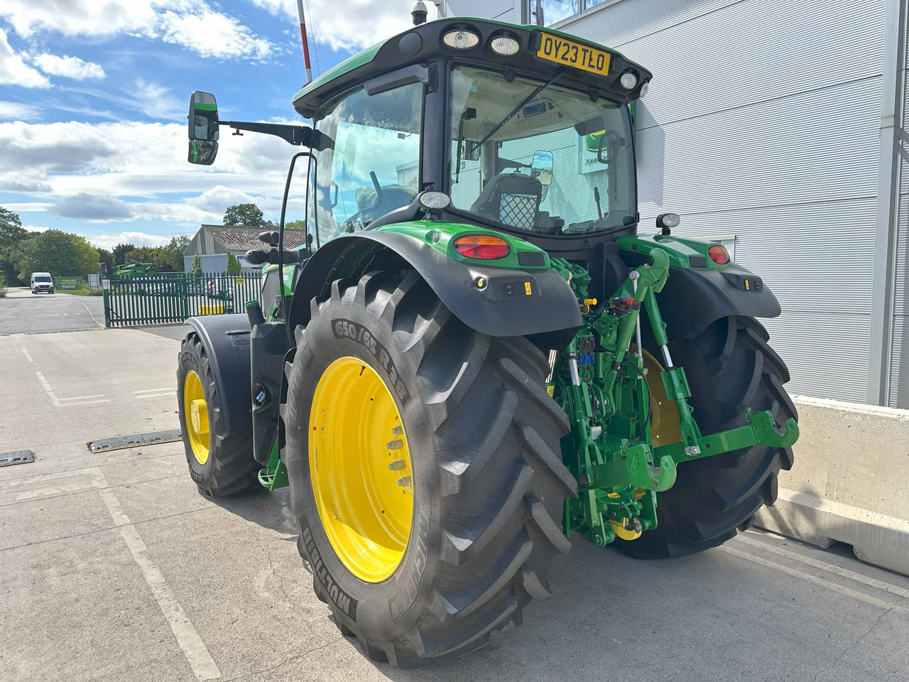 John Deere 6R 155 - Трактор: фото 4 John Deere 6R 155 - Трактор: фото 4
