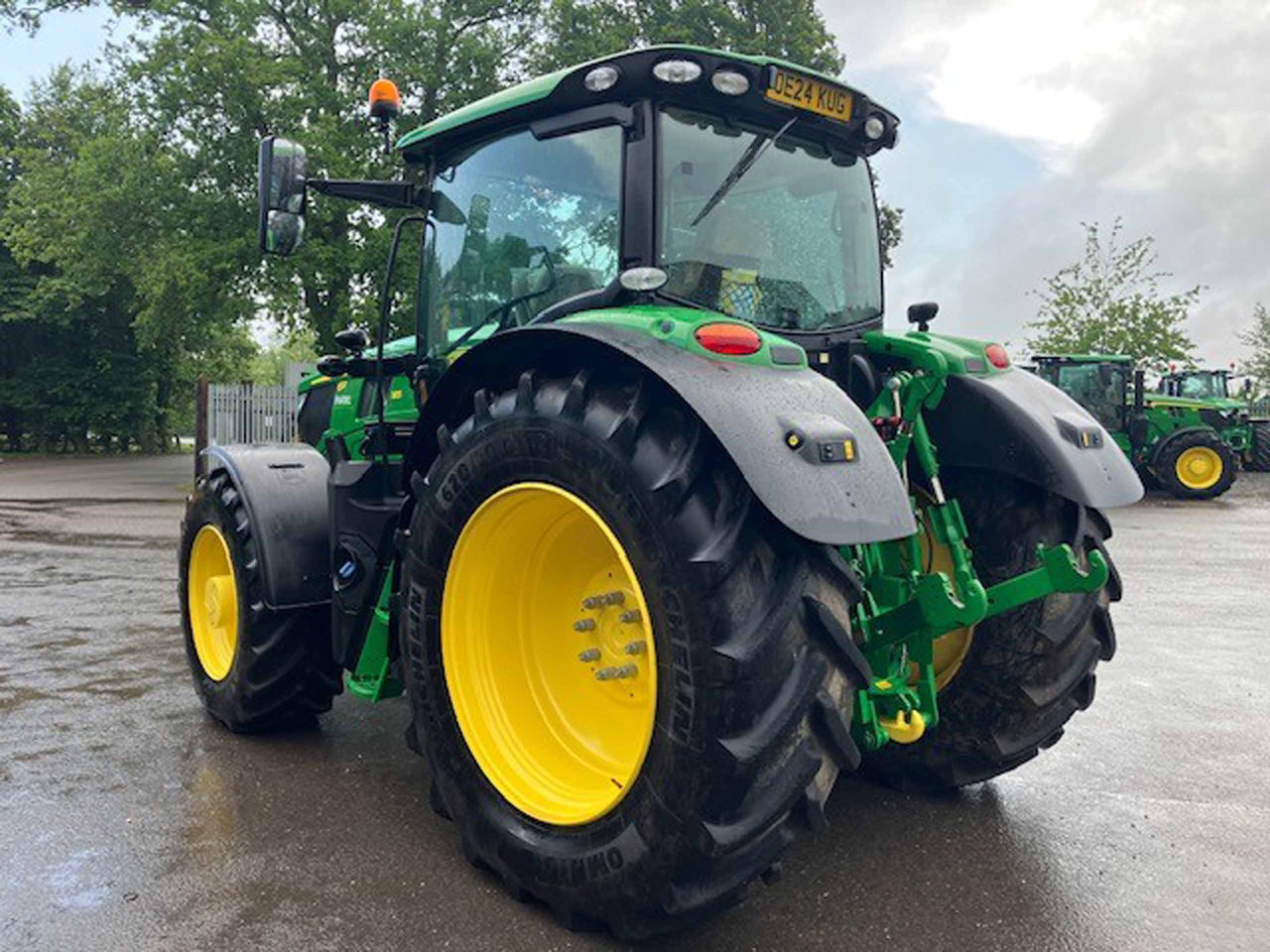 John Deere 6R 185 - Трактор: фото 4 John Deere 6R 185 - Трактор: фото 4