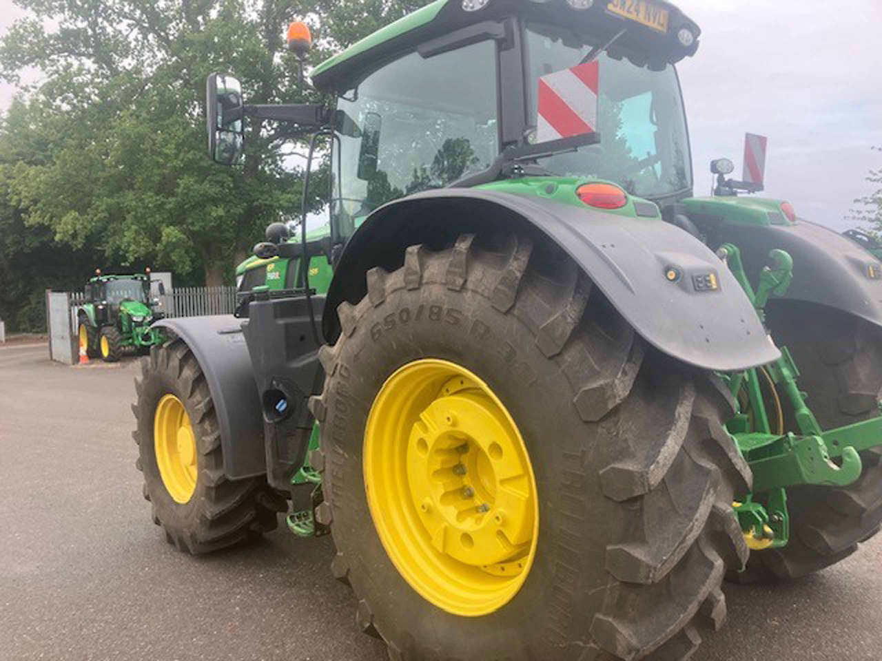 John Deere 6R 195 - Трактор: фото 3 John Deere 6R 195 - Трактор: фото 3