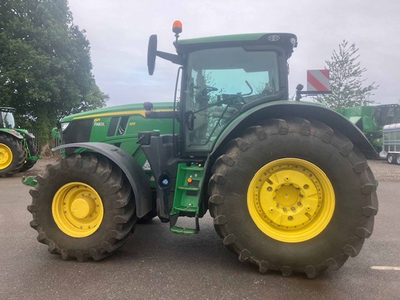 John Deere 6R 195 - Трактор: фото 4 John Deere 6R 195 - Трактор: фото 4