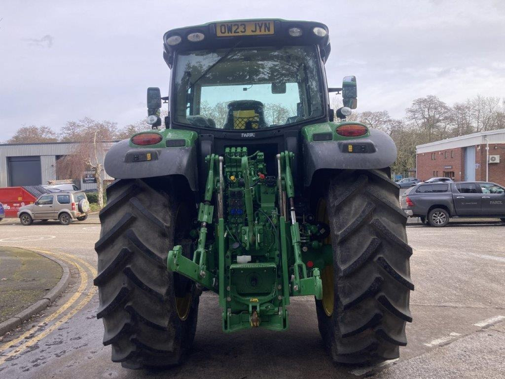 John Deere 6R 215 - Трактор: фото 4 John Deere 6R 215 - Трактор: фото 4