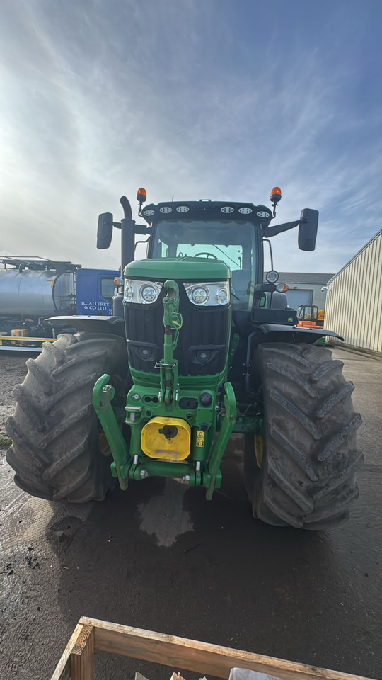 John Deere 6R 215 - Трактор: фото 3 John Deere 6R 215 - Трактор: фото 3