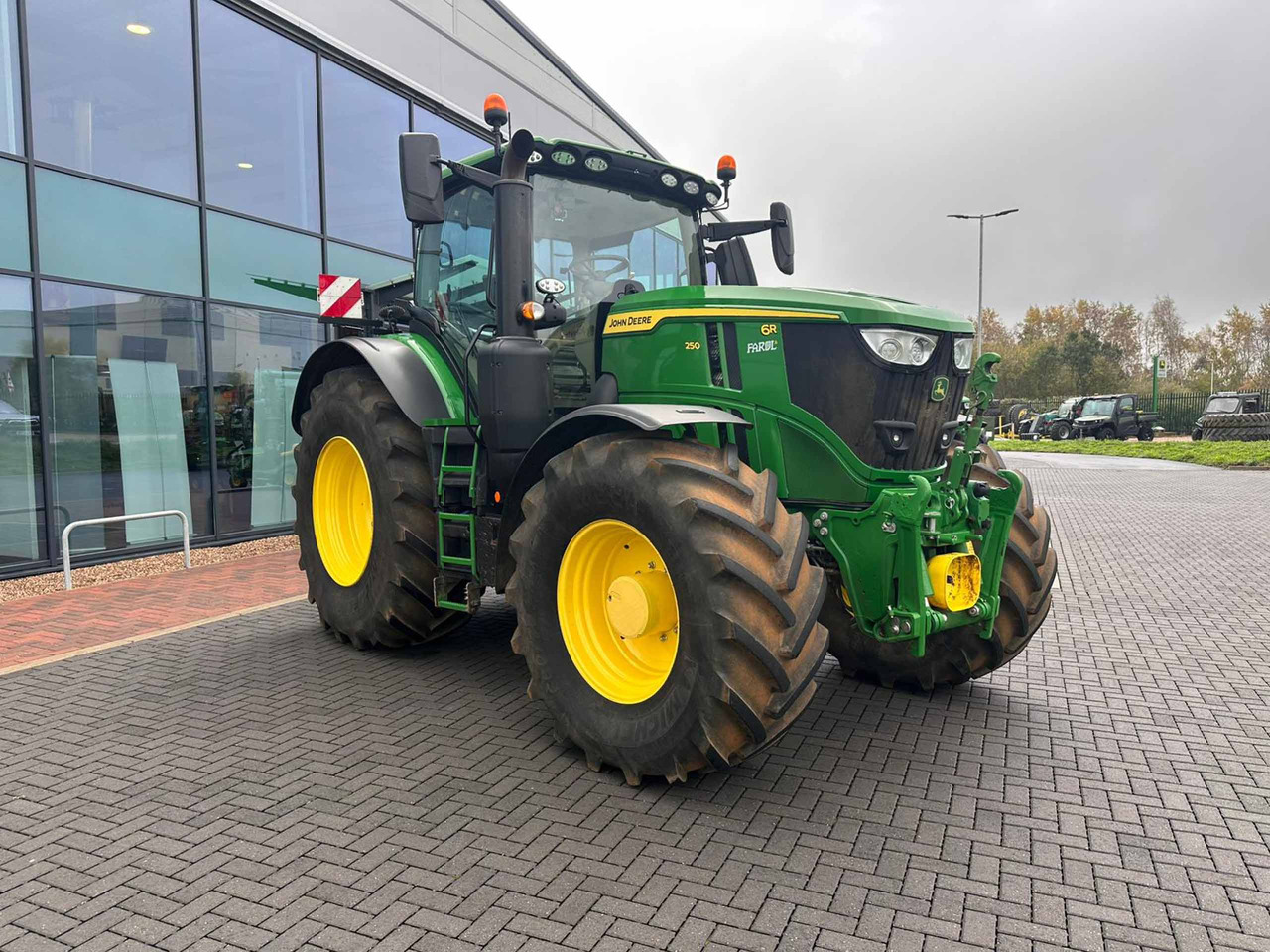 John Deere 6R 250 - Трактор: фото 5 John Deere 6R 250 - Трактор: фото 5
