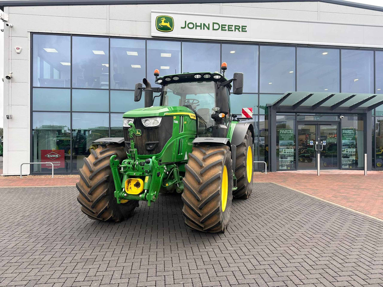 John Deere 6R 250 - Трактор: фото 4 John Deere 6R 250 - Трактор: фото 4