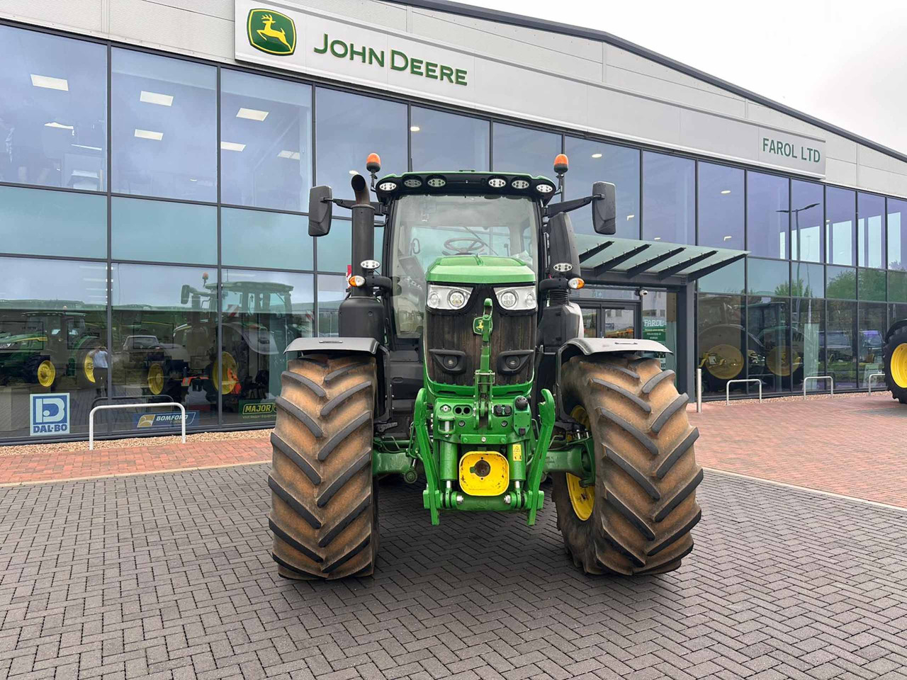 John Deere 6R 250 - Трактор: фото 3 John Deere 6R 250 - Трактор: фото 3