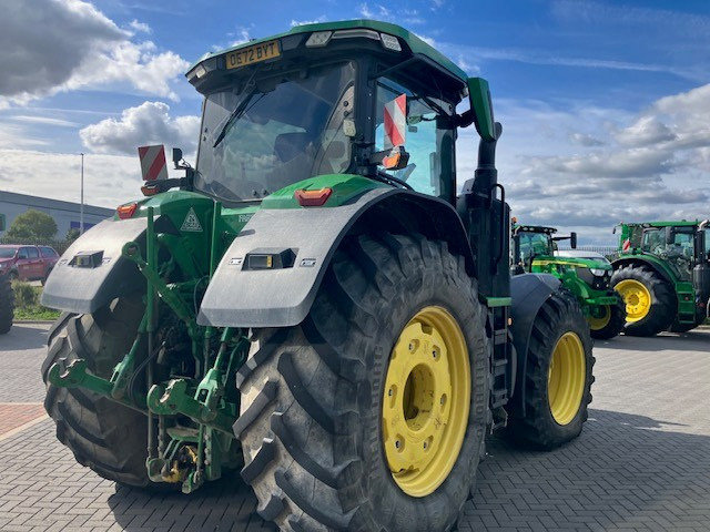 John Deere 7R 330 - Трактор: фото 4 John Deere 7R 330 - Трактор: фото 4