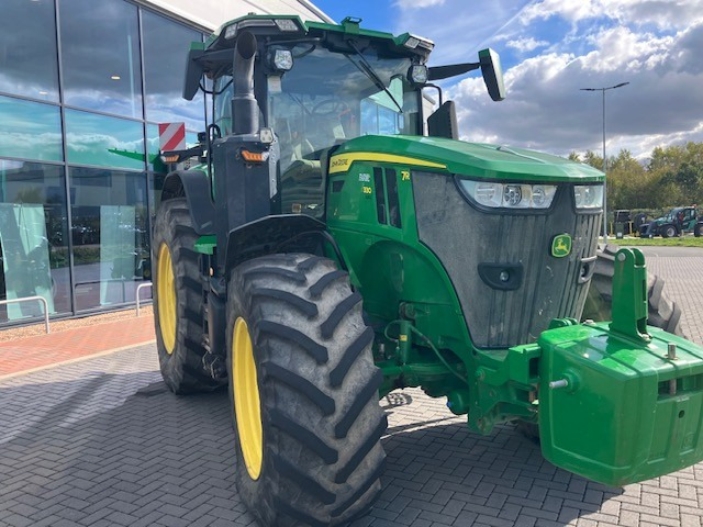 John Deere 7R 330 - Трактор: фото 2 John Deere 7R 330 - Трактор: фото 2