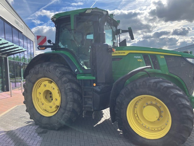 John Deere 7R 330 - Трактор: фото 3 John Deere 7R 330 - Трактор: фото 3