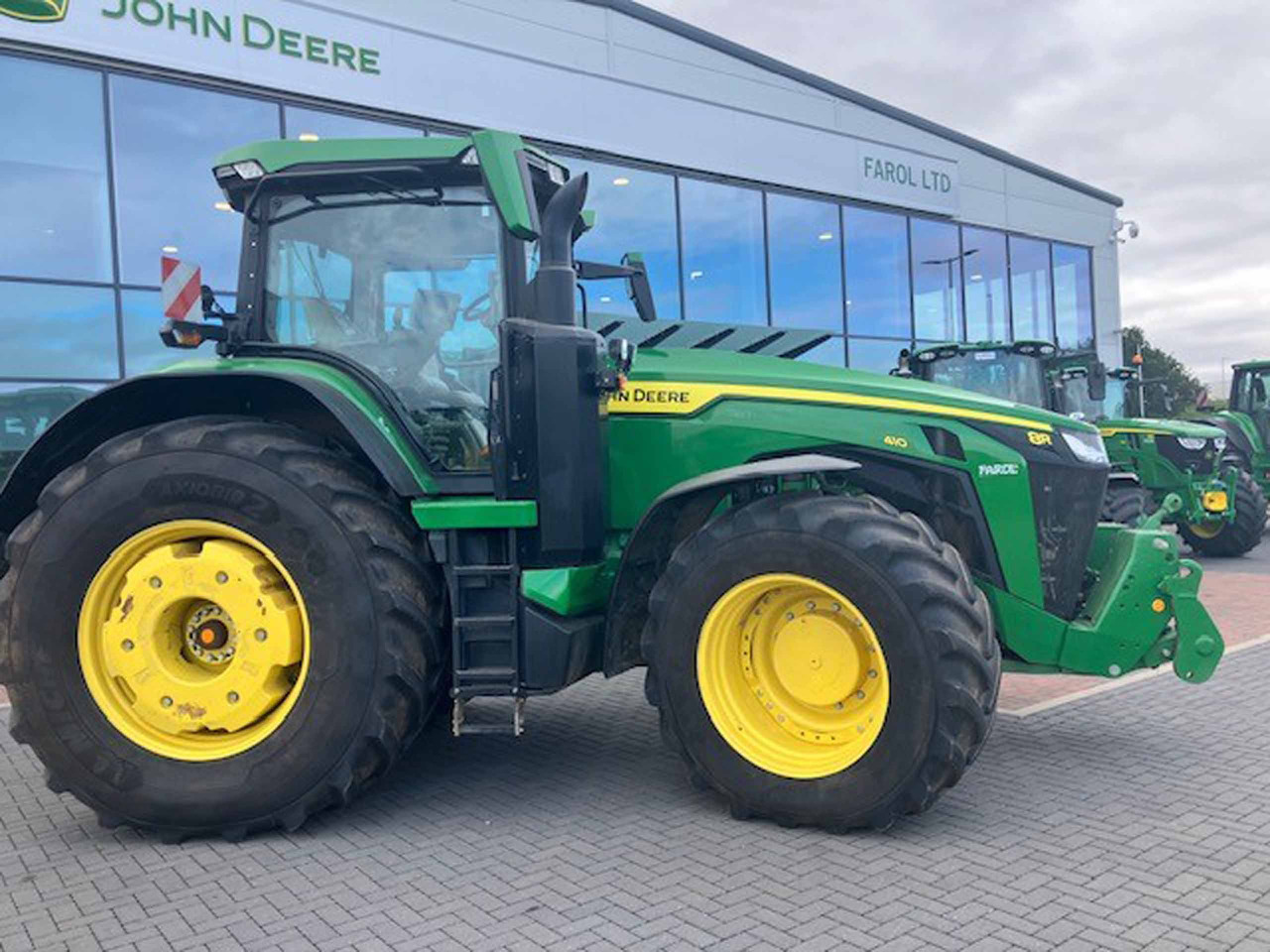John Deere 8R 410 - Трактор: фото 1 John Deere 8R 410 - Трактор: фото 1