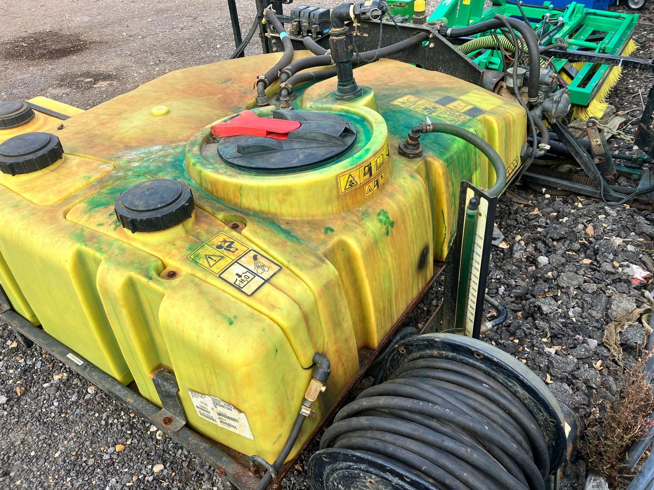 John Deere HD200 Mounted Sprayer - Садовое оборудование: фото 2 John Deere HD200 Mounted Sprayer - Садовое оборудование: фото 2