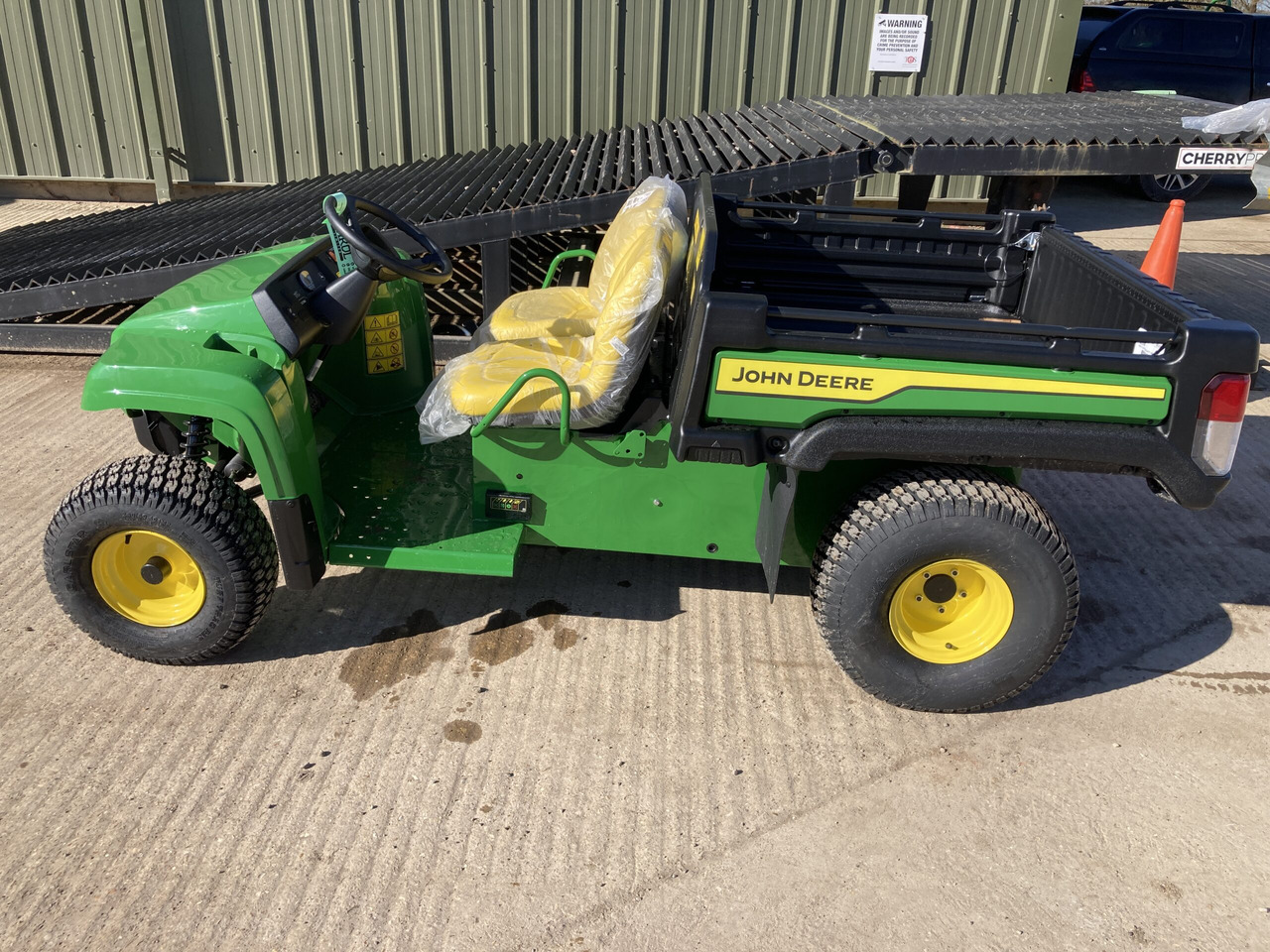 John Deere TE electric Gator - Квадроцикл: фото 3 John Deere TE electric Gator - Квадроцикл: фото 3