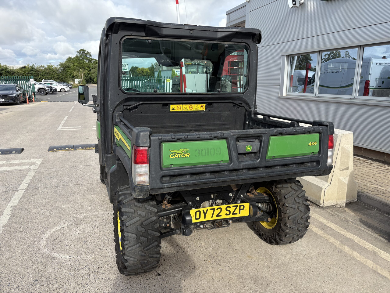 John Deere XUV865M Gator - Квадроцикл: фото 2 John Deere XUV865M Gator - Квадроцикл: фото 2