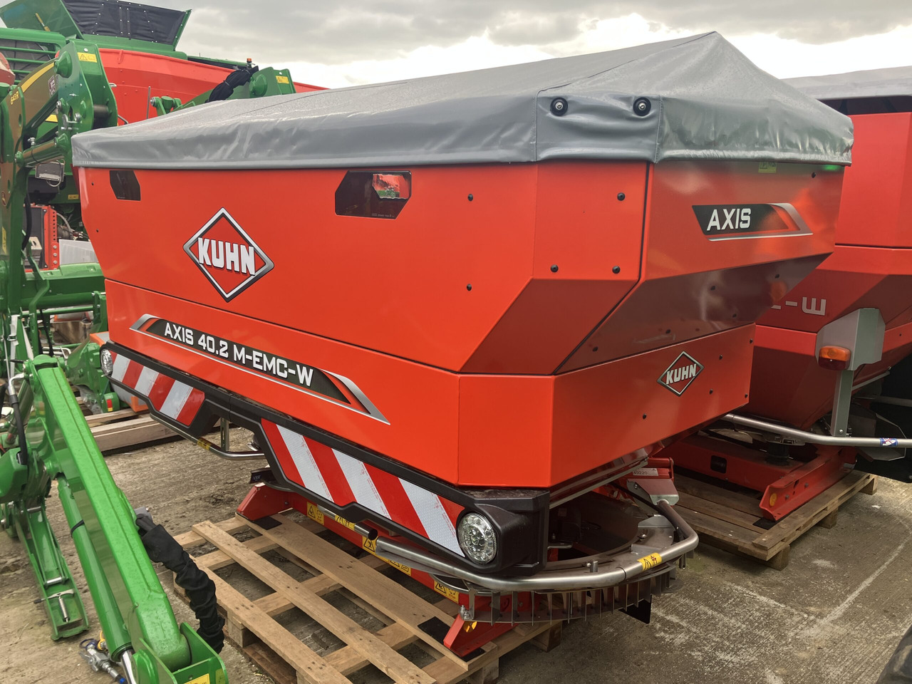 Kuhn Axis 40.2 M-EMC-W - Разбрасыватель удобрений: фото 1 Kuhn Axis 40.2 M-EMC-W - Разбрасыватель удобрений: фото 1