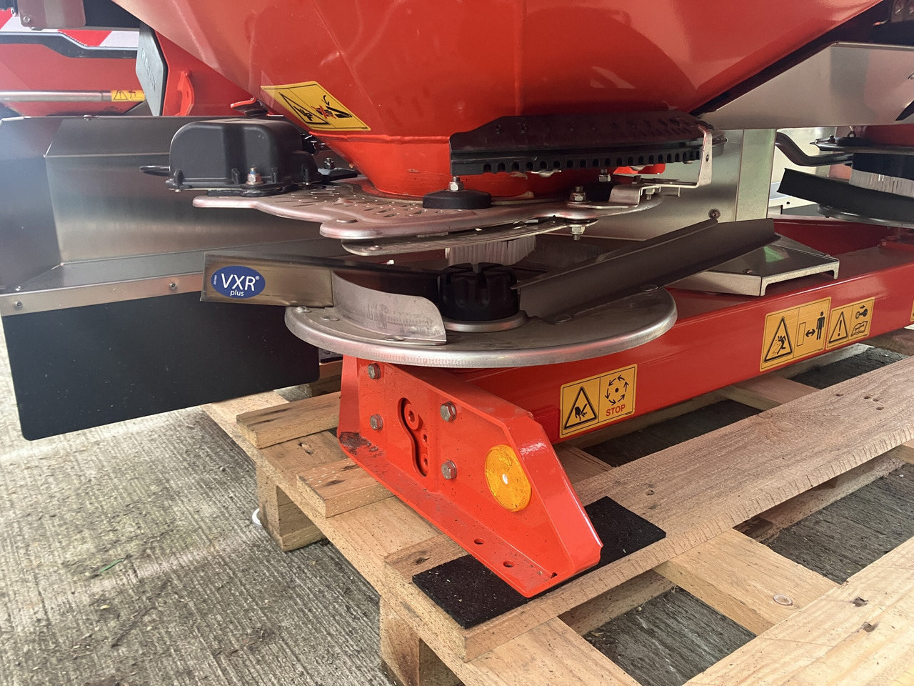 Kuhn Axis 40.2 M-EMC-W - Разбрасыватель удобрений: фото 4 Kuhn Axis 40.2 M-EMC-W - Разбрасыватель удобрений: фото 4