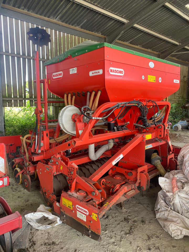 Maschio Alitalia 3mtr drill with 3mtr Power Harrow - Посевной комплекс: фото 1 Maschio Alitalia 3mtr drill with 3mtr Power Harrow - Посевной комплекс: фото 1