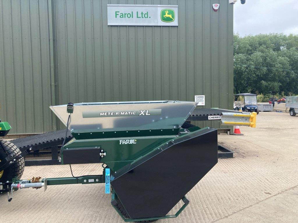 Turfco METE-R-MATIC XL Top Dresser - Садовое оборудование: фото 2 Turfco METE-R-MATIC XL Top Dresser - Садовое оборудование: фото 2