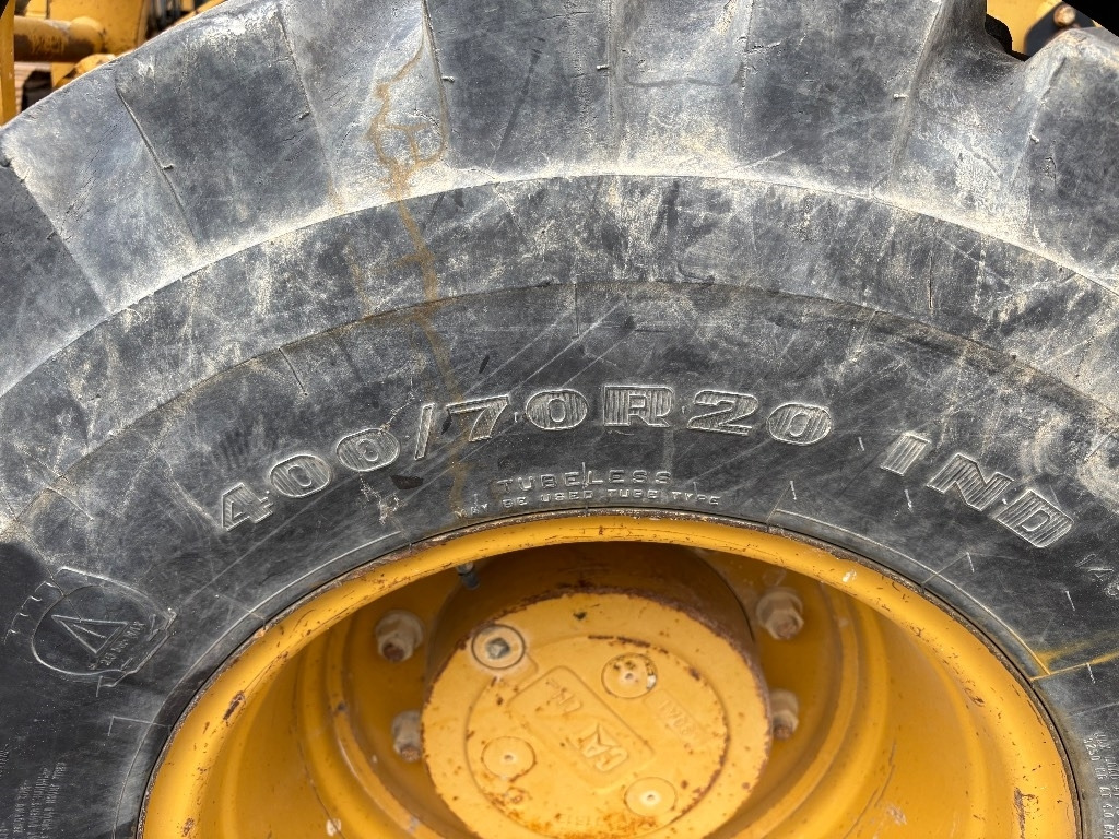 Колёсный погрузчик CAT 908: фото 8