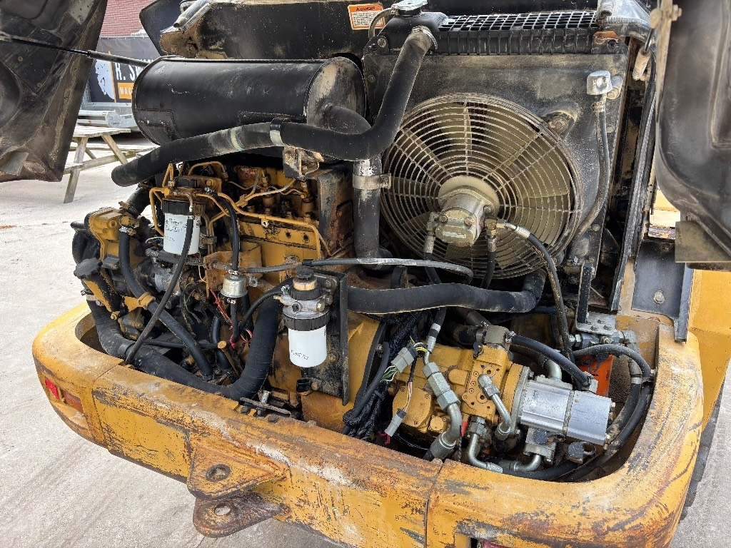 Колёсный погрузчик CAT 908: фото 10