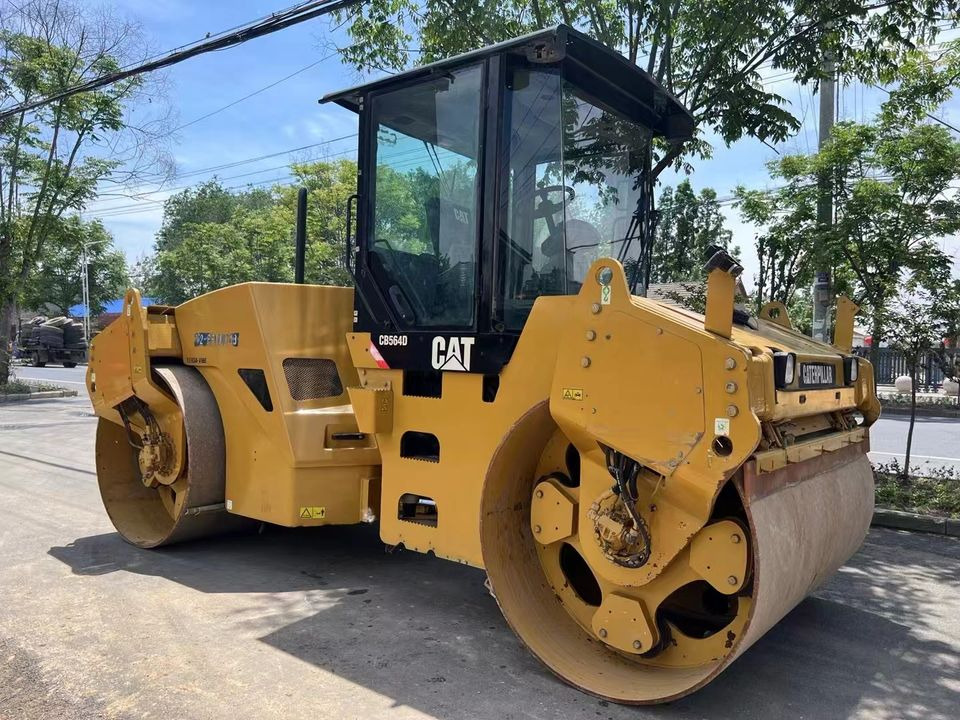 Caterpillar CB564D Double Drum Road Roller 7 Ton Weight With Core Components Engine and Bearing Essential Road Machinery - Дорожный каток: фото 4 Caterpillar CB564D Double Drum Road Roller 7 Ton Weight With Core Components Engine and Bearing Essential Road Machinery - Дорожный каток: фото 4