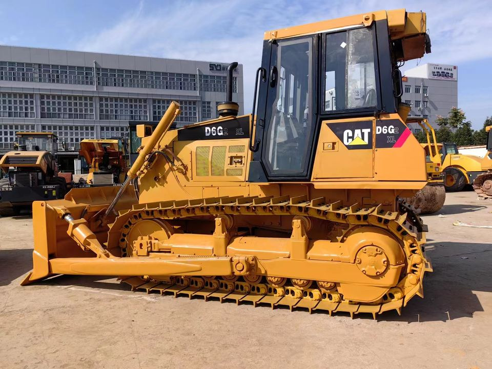 Cheap Used Bulldozer Cat D6G Second Hand Caterpillar D6D D6H D6R D6D in Stock Earth-movingMachinery - Бульдозер: фото 2 Cheap Used Bulldozer Cat D6G Second Hand Caterpillar D6D D6H D6R D6D in Stock Earth-movingMachinery - Бульдозер: фото 2