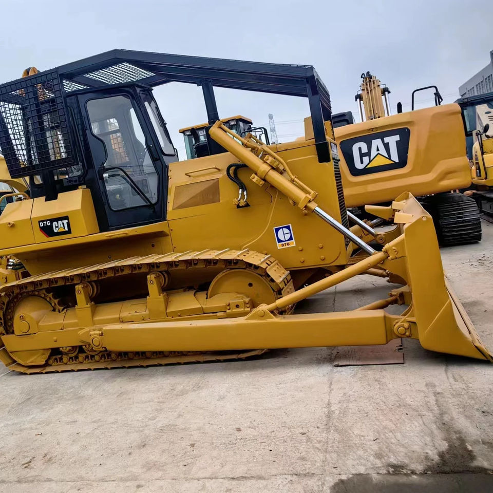 Good Quality USED Bulldozer Cat D7G Made in Japan  Bulldozer - Бульдозер: фото 1 Good Quality USED Bulldozer Cat D7G Made in Japan  Bulldozer - Бульдозер: фото 1