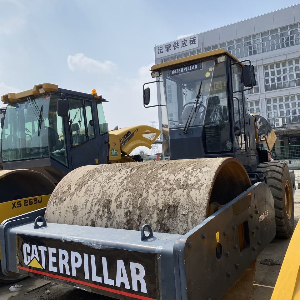 Original Good Condition Roller USED CS683E 16~20 Ton Road Roller Vibratory Roller for Caterpillar - Компактор: фото 1 Original Good Condition Roller USED CS683E 16~20 Ton Road Roller Vibratory Roller for Caterpillar - Компактор: фото 1