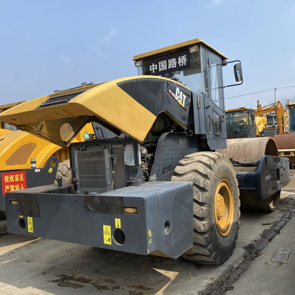 Original Good Condition Roller USED CS683E 16~20 Ton Road Roller Vibratory Roller for Caterpillar - Компактор: фото 2 Original Good Condition Roller USED CS683E 16~20 Ton Road Roller Vibratory Roller for Caterpillar - Компактор: фото 2