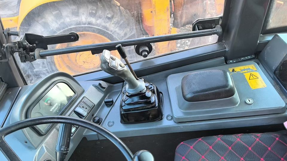 Preferential Price Used Volvo L20F Small Skid Steer Loader Secondhand VOLVO L20f Mini Wheel Loader in Good Condition for Sale - Колёсный погрузчик: фото 5 Preferential Price Used Volvo L20F Small Skid Steer Loader Secondhand VOLVO L20f Mini Wheel Loader in Good Condition for Sale - Колёсный погрузчик: фото 5