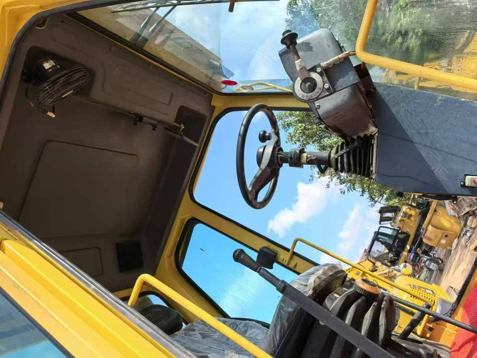 Used Original  Road Roller DYNAPAC CA6500D Road Rollers  High Quality Second Hand Construction Machinery - Компактор: фото 5 Used Original  Road Roller DYNAPAC CA6500D Road Rollers  High Quality Second Hand Construction Machinery - Компактор: фото 5