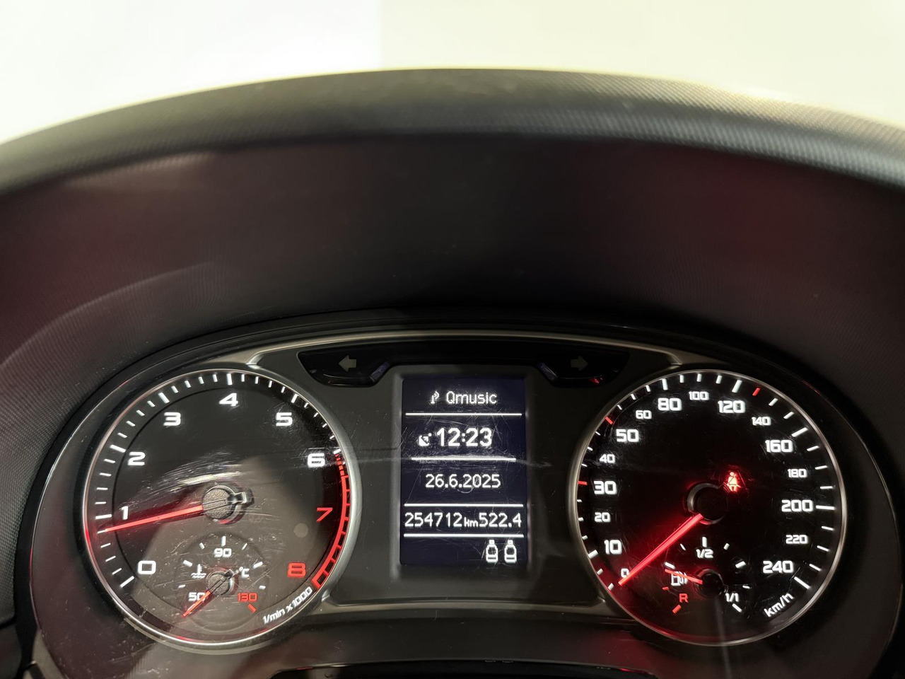 Audi A1 1.2 TFSI Attraction Pro Line Business 2011 254.714 km 76-PBP-8 - Хэтчбек: фото 4 Audi A1 1.2 TFSI Attraction Pro Line Business 2011 254.714 km 76-PBP-8 - Хэтчбек: фото 4