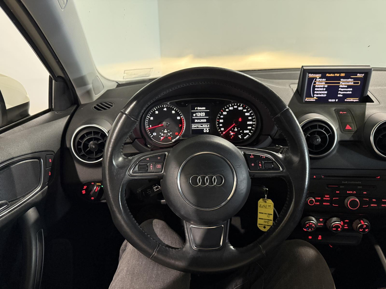 Audi A1 1.2 TFSI Attraction Pro Line Business 2011 254.714 km 76-PBP-8 - Хэтчбек: фото 5 Audi A1 1.2 TFSI Attraction Pro Line Business 2011 254.714 km 76-PBP-8 - Хэтчбек: фото 5