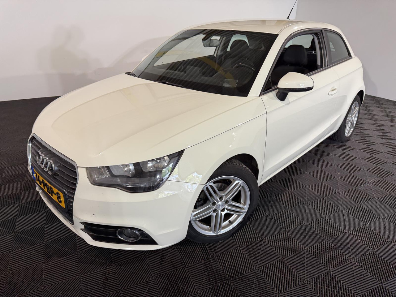 Audi A1 1.2 TFSI Attraction Pro Line Business 2011 254.714 km 76-PBP-8 - Хэтчбек: фото 1 Audi A1 1.2 TFSI Attraction Pro Line Business 2011 254.714 km 76-PBP-8 - Хэтчбек: фото 1