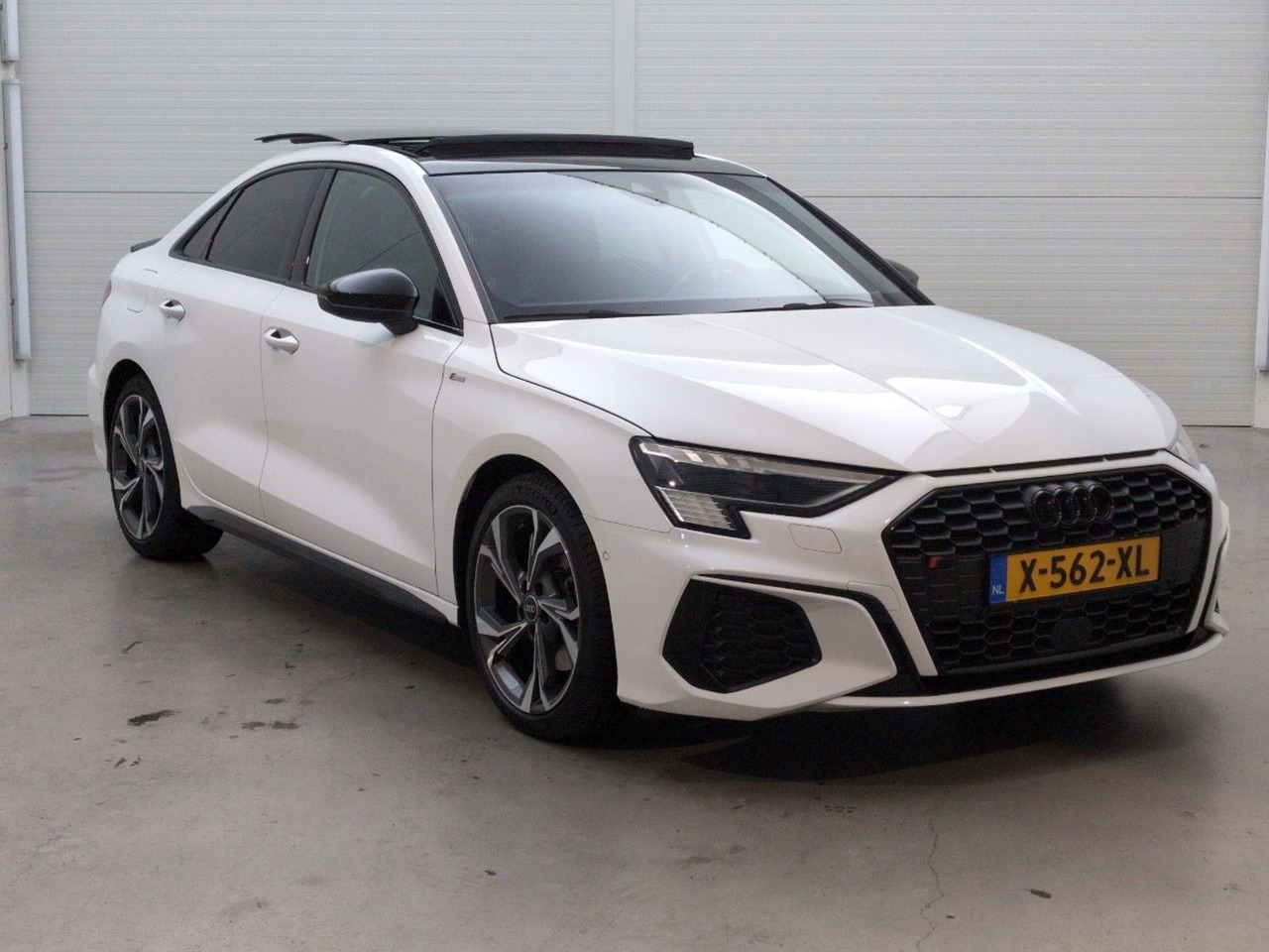 Audi A3 Limousine 35 TFSI edition one | 2022 | 54.418 km | Automaat | X562XL | NAP: Geen oordeel - Седан: фото 2 Audi A3 Limousine 35 TFSI edition one | 2022 | 54.418 km | Automaat | X562XL | NAP: Geen oordeel - Седан: фото 2