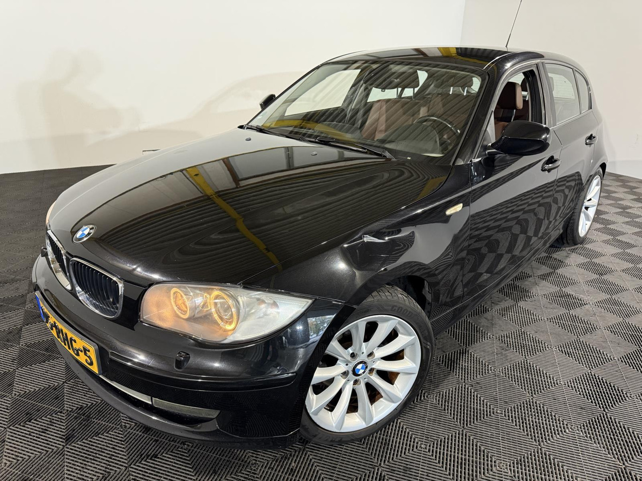 BMW | 1-serie | 116i EffDyn. Ed. Business Line Ultimate Edition | 2011 | 263.221 km | 05RHG5 | Logisch - Хэтчбек: фото 1 BMW | 1-serie | 116i EffDyn. Ed. Business Line Ultimate Edition | 2011 | 263.221 km | 05RHG5 | Logisch - Хэтчбек: фото 1
