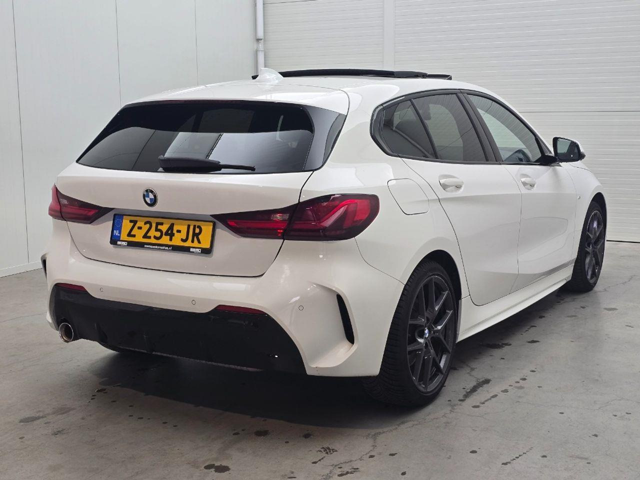 BMW 1 - serie 118i High Executive M-Sport | 2020 | 90.496 km | Automaat | Z254JR | NAP: Geen oordeel - Хэтчбек: фото 4 BMW 1 - serie 118i High Executive M-Sport | 2020 | 90.496 km | Automaat | Z254JR | NAP: Geen oordeel - Хэтчбек: фото 4