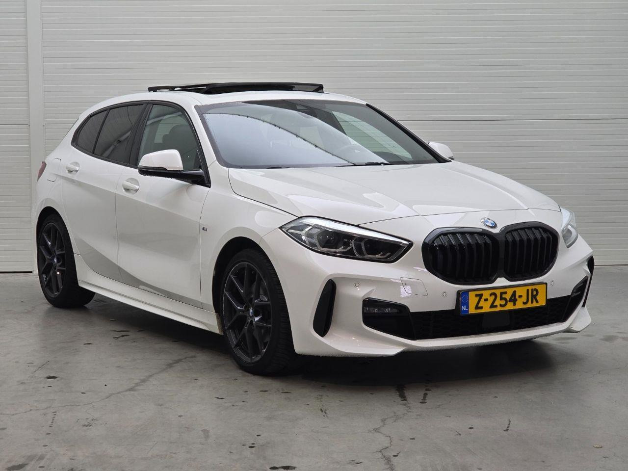 BMW 1 - serie 118i High Executive M-Sport | 2020 | 90.496 km | Automaat | Z254JR | NAP: Geen oordeel - Хэтчбек: фото 2 BMW 1 - serie 118i High Executive M-Sport | 2020 | 90.496 km | Automaat | Z254JR | NAP: Geen oordeel - Хэтчбек: фото 2