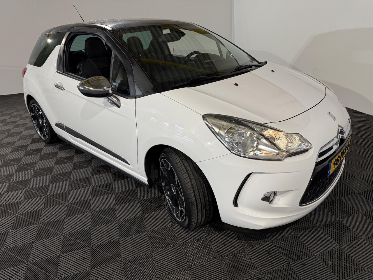 Citroen | DS3 | 1.6 So Chic | 2011 | 154.198 km | 98PFT8 | Logisch - Хэтчбек: фото 3 Citroen | DS3 | 1.6 So Chic | 2011 | 154.198 km | 98PFT8 | Logisch - Хэтчбек: фото 3