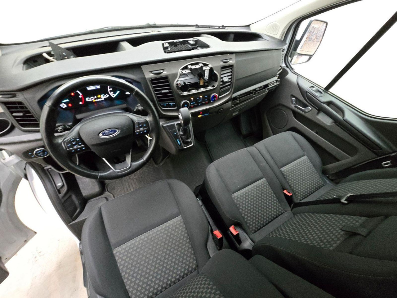 Ford Transit Custom 300 2.0 TDCI L1H1 Trend | 2018 | 154.249 km | Automaat | VDF69T | NAP: Geen oordeel - Цельнометаллический фургон: фото 5 Ford Transit Custom 300 2.0 TDCI L1H1 Trend | 2018 | 154.249 km | Automaat | VDF69T | NAP: Geen oordeel - Цельнометаллический фургон: фото 5
