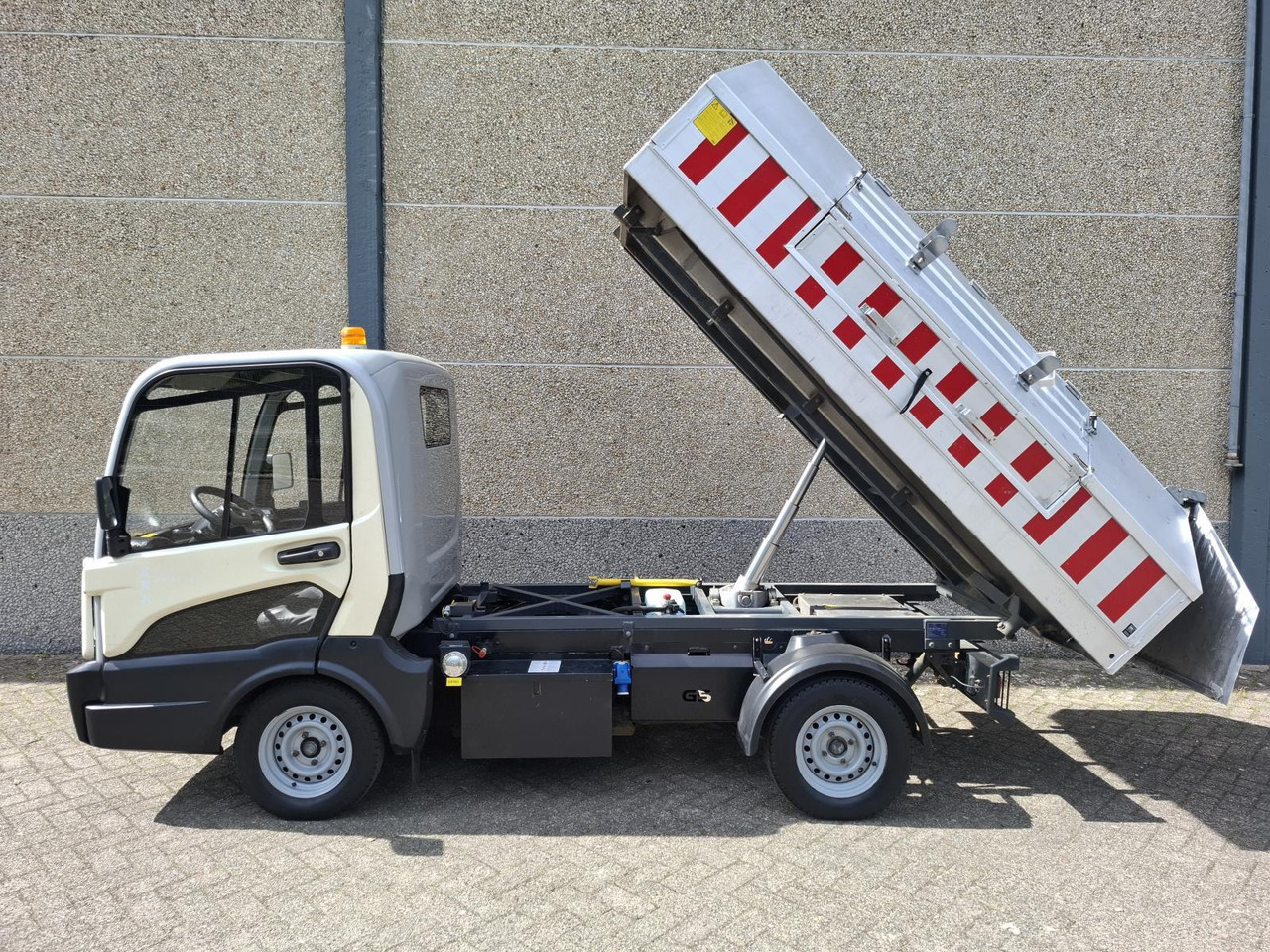 Goupil G5 Elektrische Stratenreinigingsmachine T-92-BSX - Грузовой электромобиль: фото 3 Goupil G5 Elektrische Stratenreinigingsmachine T-92-BSX - Грузовой электромобиль: фото 3