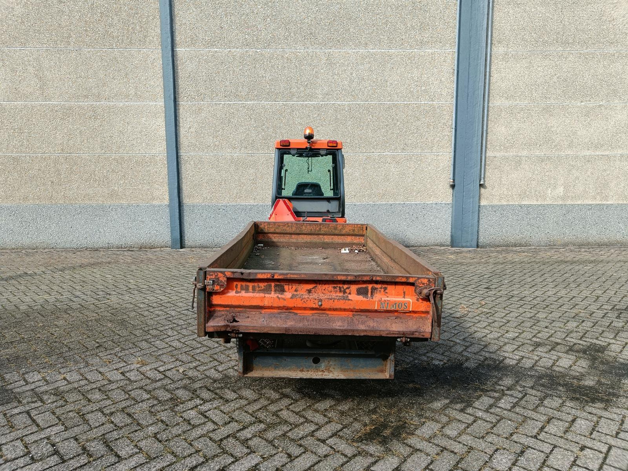 Kubota B2410 met Nimos Kipper - Трактор: фото 3 Kubota B2410 met Nimos Kipper - Трактор: фото 3